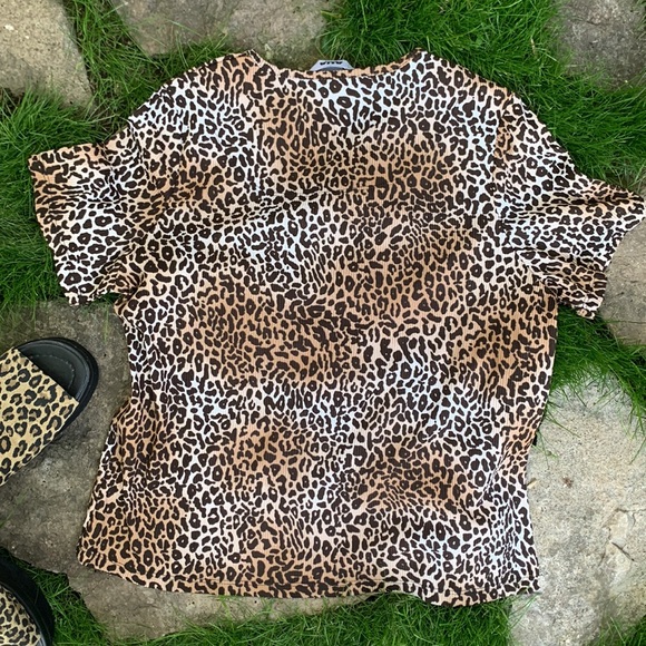 90’s Leopard Print stretchy T-Shirt - Picture 2 of 7